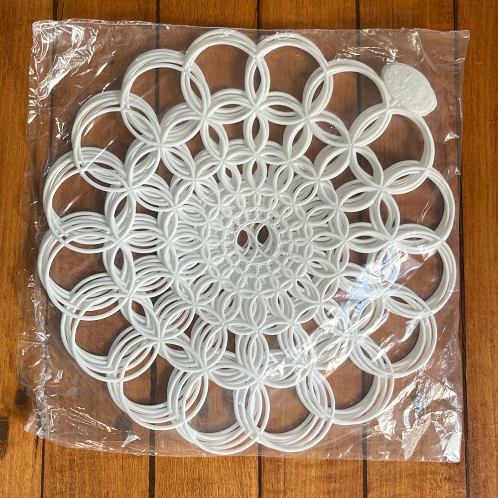 Vintage Tupperware 8” Plastic Doilies - In Original Packaging set of 6